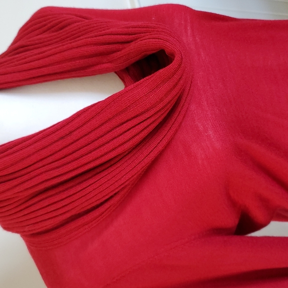 ❤️ NEW deep red cowl neck sweater. - Picture 3 of 4